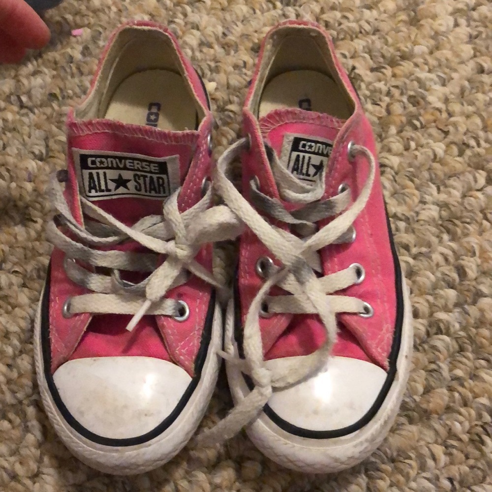 Tennis shoes